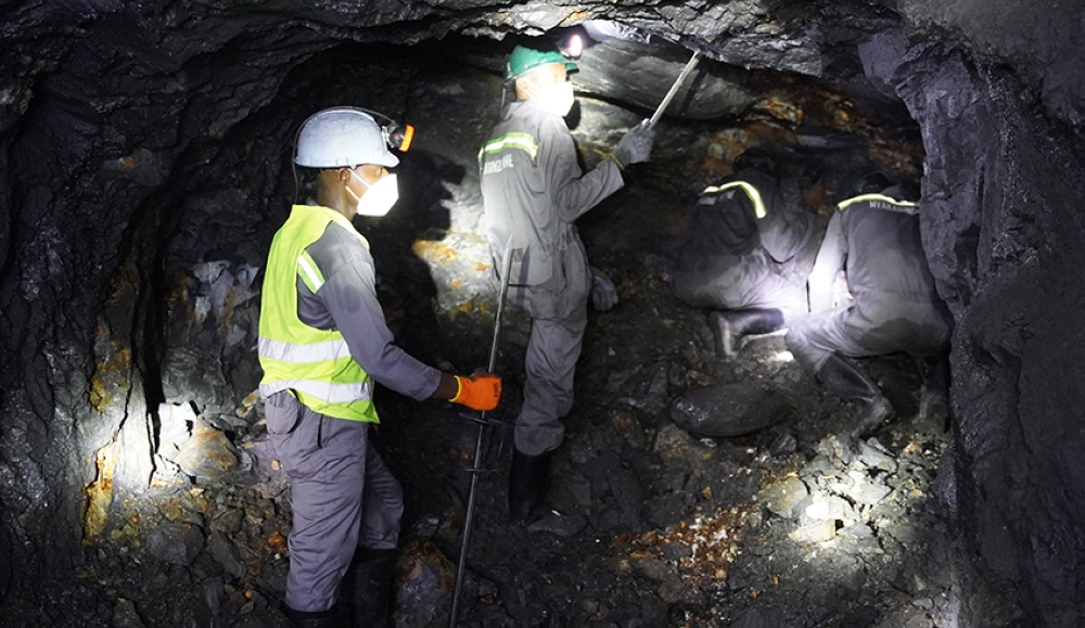 Mine workers inside a tunnel at Nyakabingo mining site in Rulindo District. Rwandan Socialist Labour Party requested the government to urgently consider a way to increase the salaries of workers. Photo: Craish Bahizi.