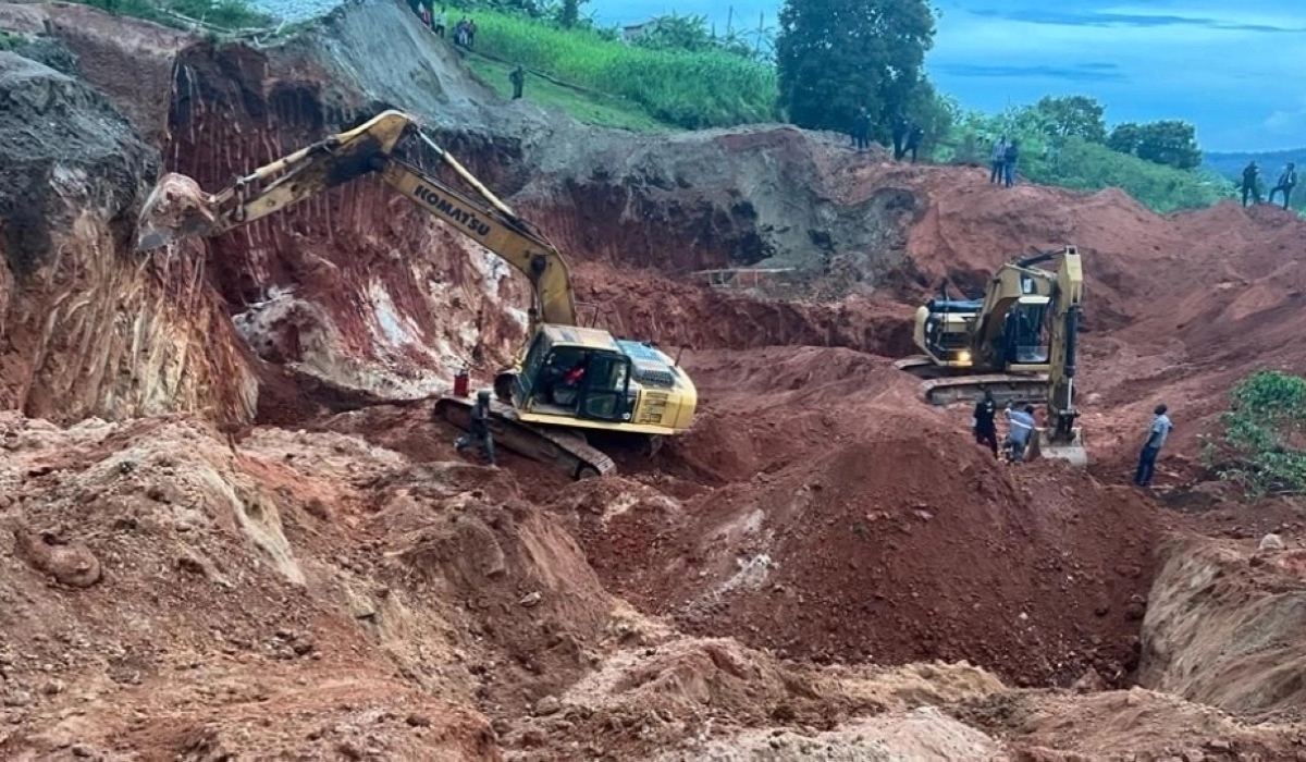 A rescue team using tractors to help six workers trapped in an illegal mine that collapsed in Huye district last week. Landslides have made the operation difficult. Photo Courtesy