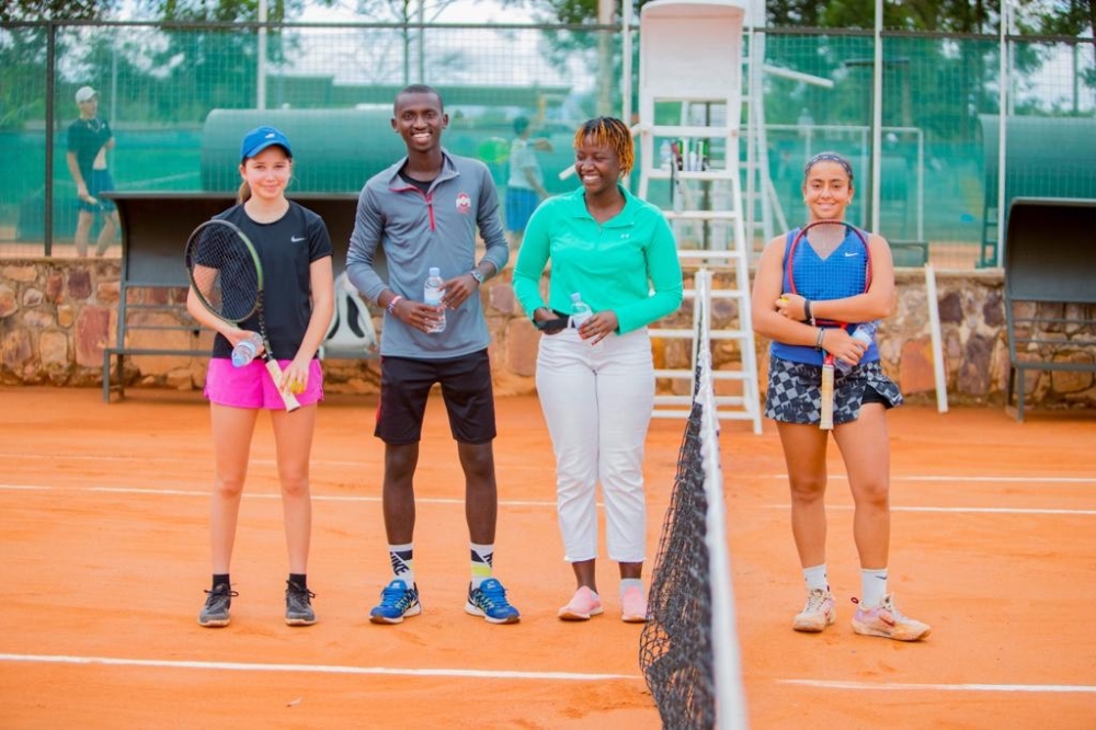 Poland’s Zosia Bielus (left) and Egyptian Sosanne Malak (right) pose for a photo with match officials after the former’s 2-0 victory in women’s singles quarter finals of the ITF World Tennis Tour Juniors going on in Kigali. Photos by Jules Sendegeya