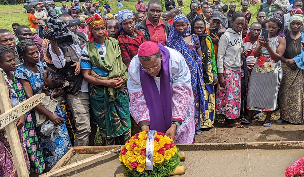 Anaclet Mwumvaneza of Nyundo Catholic Diocese lays a wreath on one of the graves of the victims of flood and landslide disasters in Rubavu District on Thursday, May 4. Photo by Germain Nsanzimana