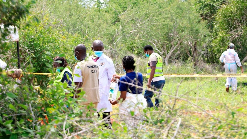 Kenyan security and forensic officers watch as more bodies are exhumed at the Shakahola forest on May 9. This is after more than 100 members of Good News International Church led by Kenyan Pastor Paul Mackenzie starved themselves to death after he predicted the world would end on April 15 and instructed his followers to kill themselves to be the first to go to heaven. Photo: NMG.