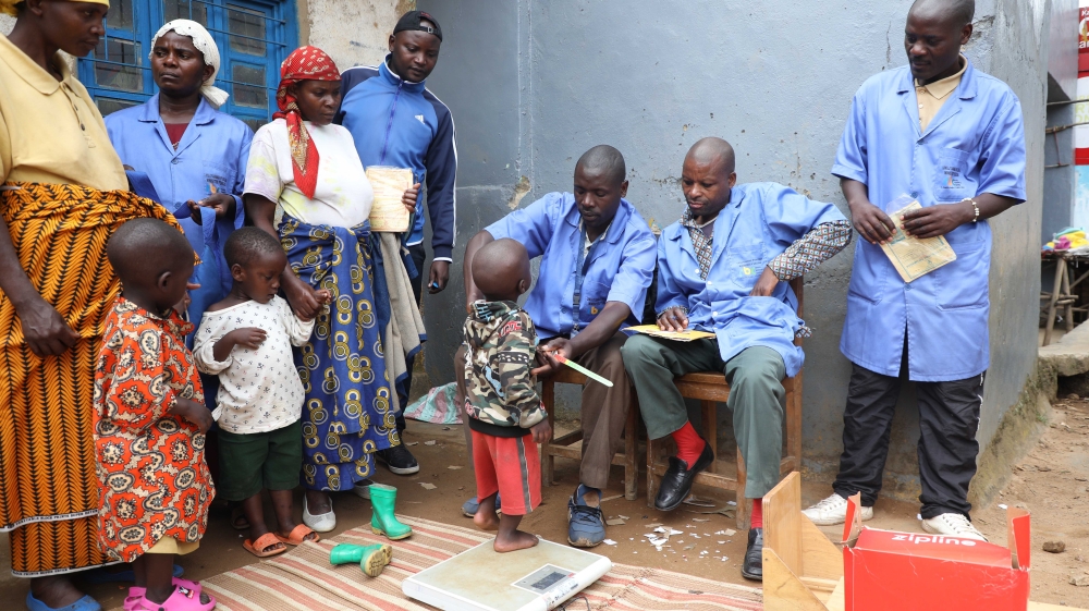 Community health workers take measurements of children’s height, weight, and upper arm circumference to diagnose malnutrition. Photo by  Moise Bahati 