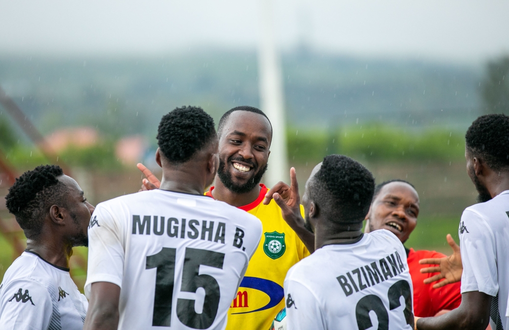 SC Kiyovu skipper Yves Kimenyi interacts with APR FC players a 1-1 draw at Bugesera Stadium on Wednesday, May 10. Photo by Olivier Mugwiza