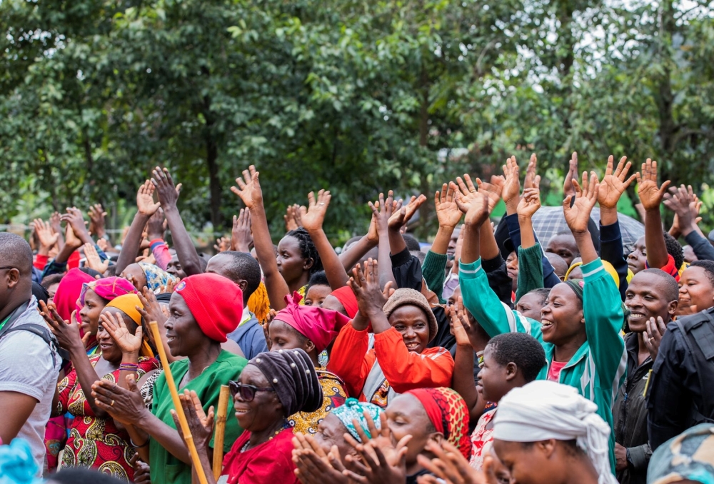 The Head of State visited at least 2,513 people at a temporary site at Nyemeramihigo in Rugerero Sector, Rubavu district.  Photo by RBA