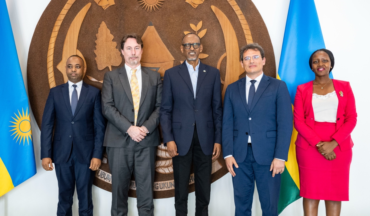 President Kagame receives Bill Woodcock (2nd L), the Executive Director of Packet Clearing House (PCH), for a discussion on the development of robust and sustainable Internet infrastructure. PCH operates a global network of Internet exchange points including RICTA. Photo: Village Urugwiro