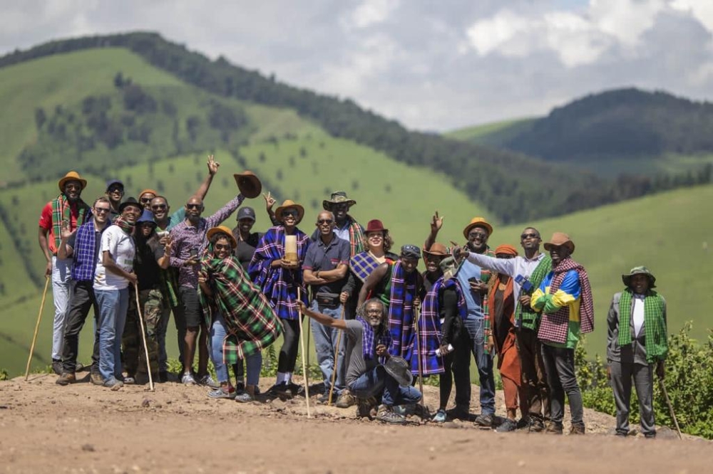 The group embarked on a journey through the beautiful landscapes of Rwanda. Photo by Gaël Vande Weghe