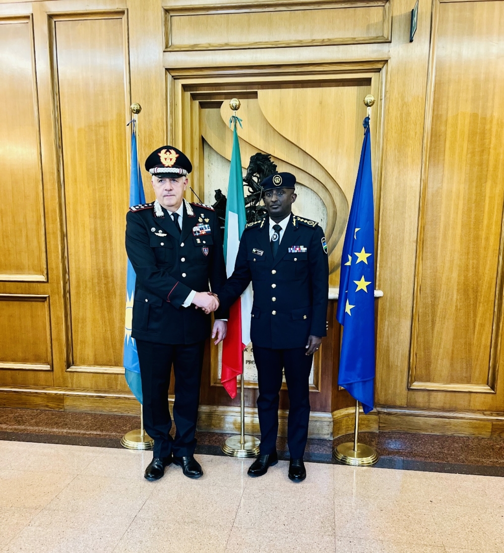 Carabinieri Commander General, Lt. Gen. Teo Luzi received IGP Felix Namuhoranye at his office in Rome, Italy.
