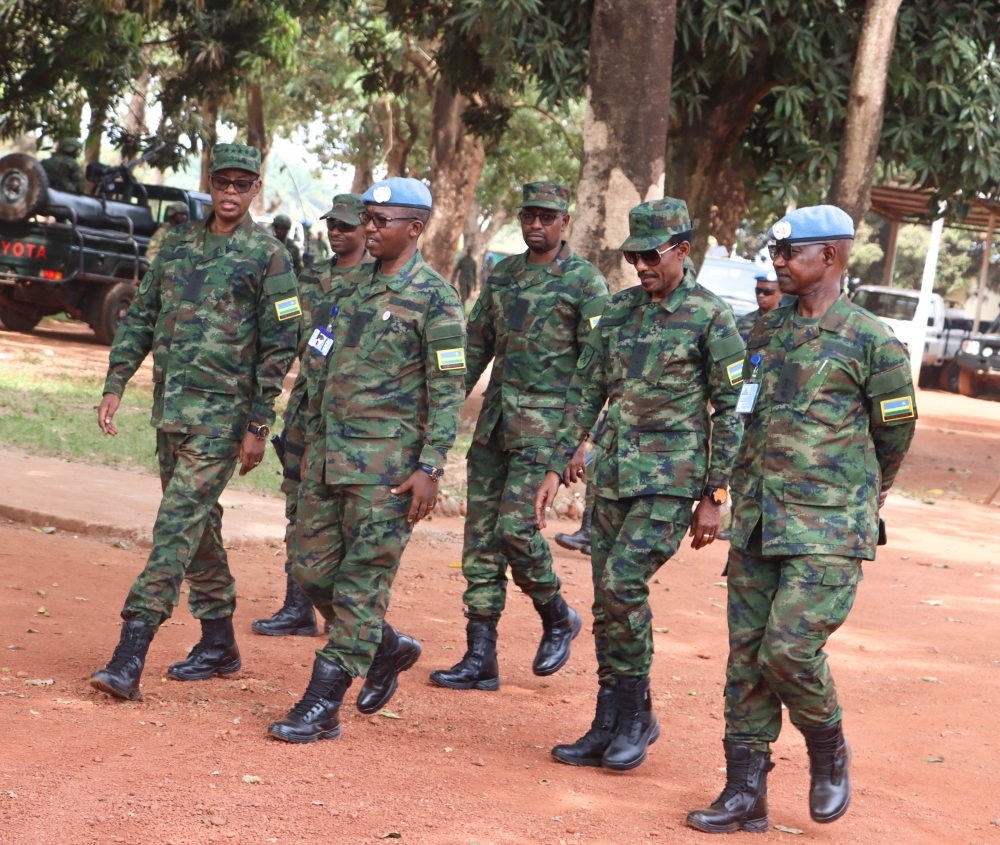 Gen James Kabarebe in CAR, meets Rwandan peacekeepers