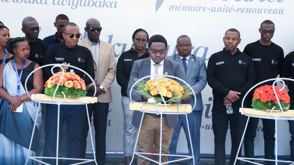 University’s Vice Chancellor Prof. David Wang’ombe flanked by other university officials lay wreaths to pay tribute to victims at Kigali Genocide Memorial on June 8. All photos by Craish BAHIZI