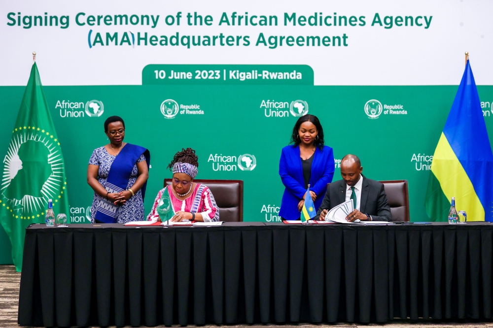 The AU Commissioner for Health, Humanitarian Affairs, and Social Development, Minata Samate Cessouma and Rwanda's Health Minister Dr. Sabin Nsanzimana sign the MoU as Monique Nsanzabaganwa, Deputy Chairperson of the African Union Commission(L) and Permanent Secretary at MINAFETT, Clementine Mukeka look on The AU Commissioner for Health, Humanitarian Affairs, and Social Development, Minata Samate Cessouma and Rwanda's Health Minister Dr. Sabin Nsanzimana sign the MoU as Monique Nsanzabaganwa, Deputy Chairperson of the African Union Commission(L) and Permanent Secretary at MINAFETT, Clementine Mukeka look on