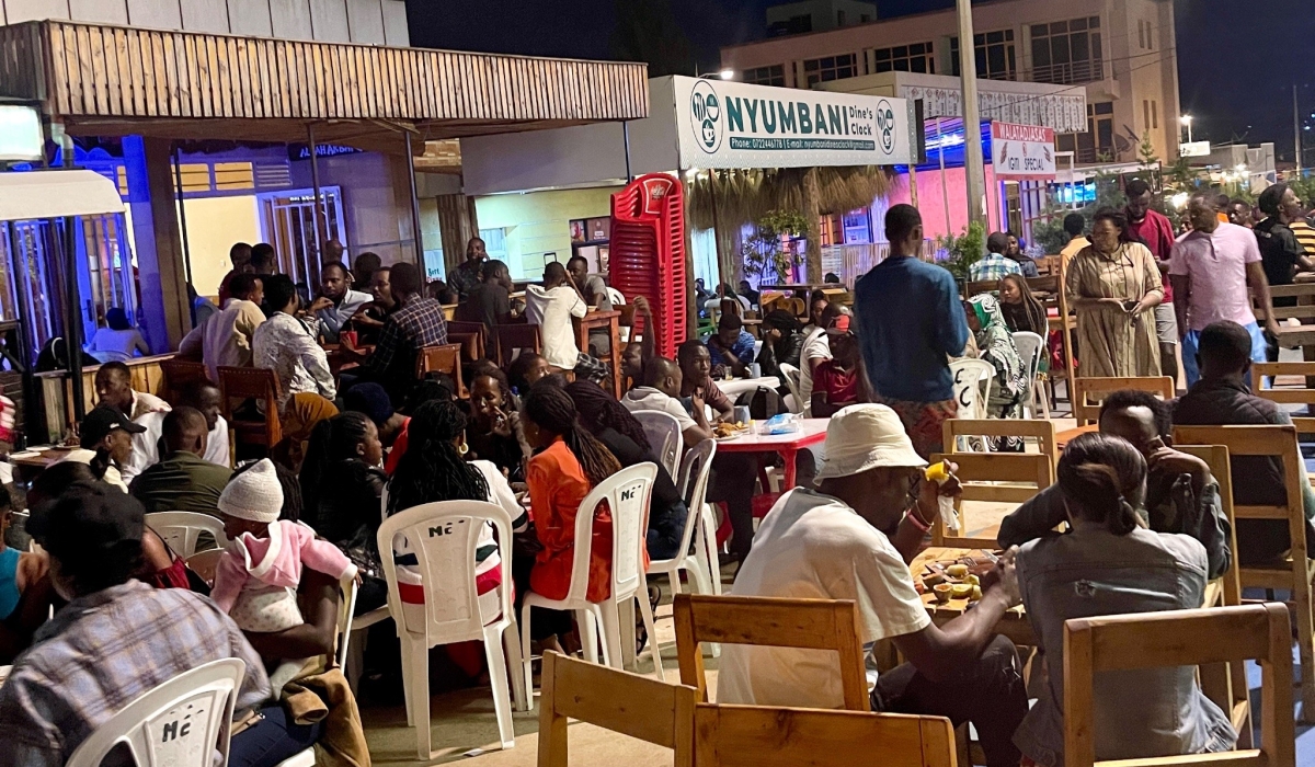 By 8 pm, the kiosks exhibited a notable decrease in vacant stools compared to just a few hours prior