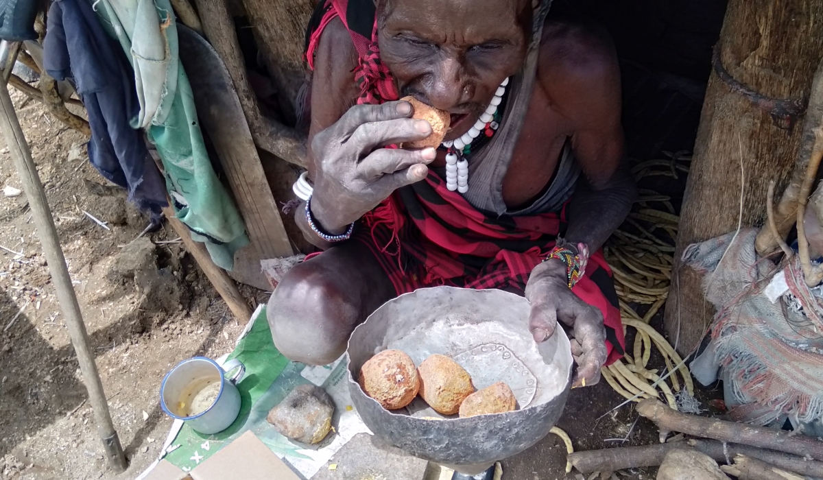 An elderly man struggles to squeeze some juice from a wild fruit in Turkana County, Kenya in this March 2023 photo. Effects of climate change receive
little coverage in African newsrooms leading to limited knowledge which affects mitigation activities. Photos: Njenga Hakeenah.