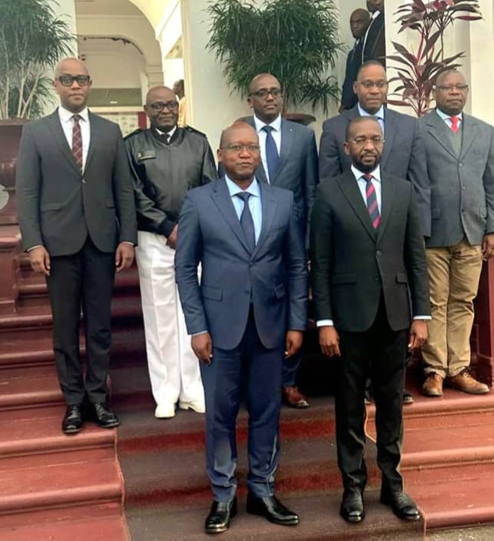 Delegation from Rwanda poses for a photo with Mozambican delegates Delegation from Rwanda poses for a photo with Mozambican delegates