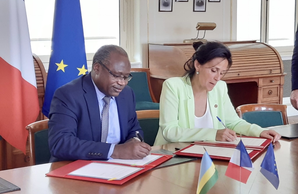 Minister of Finance and Economic planning Dr Uzziel Ndagijimana and Chrysoula Zacharopoulou, Secretary of State for Development, Francophonie and International Partnerships sign the MoU in Paris. Courtesy