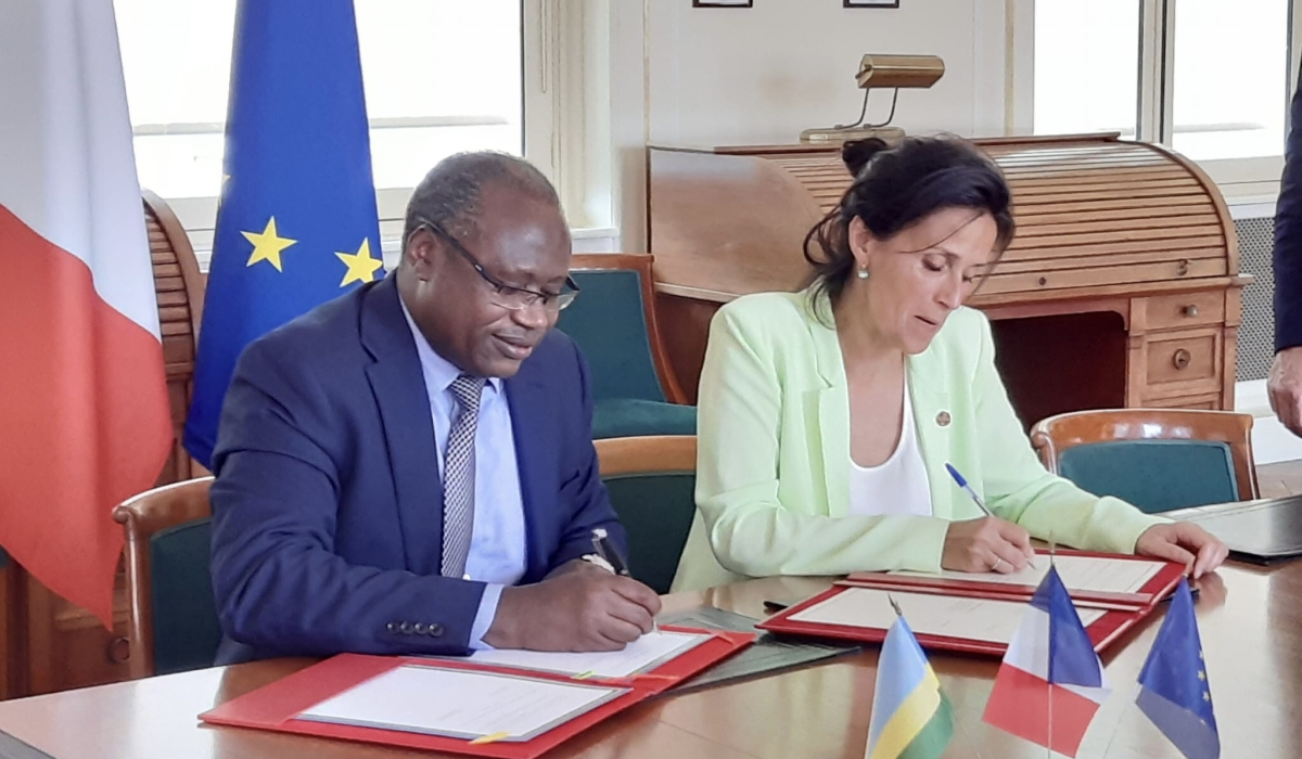 Minister of Finance and Economic planning Dr Uzziel Ndagijimana and Chrysoula Zacharopoulou, Secretary of State for Development, Francophonie and International Partnerships sign the MoU in Paris. Courtesy