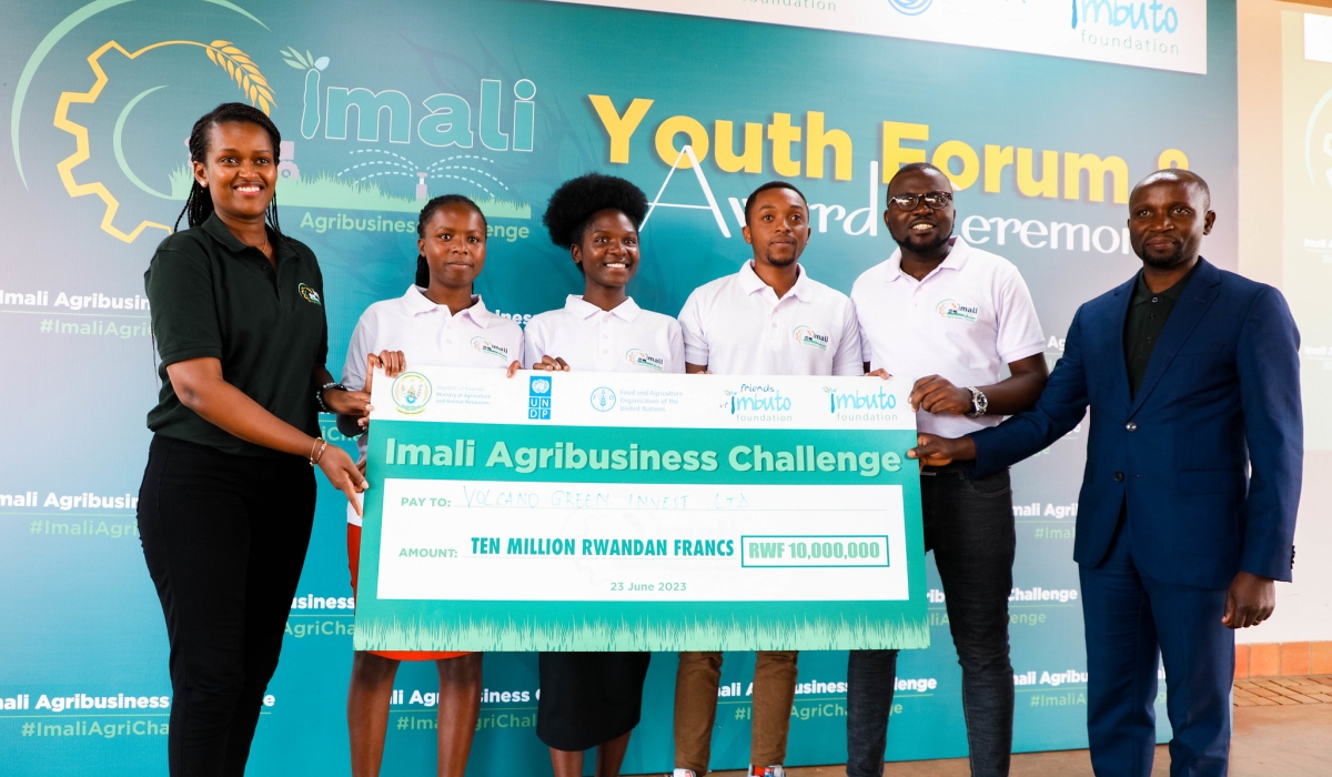 The Minister of Agriculture, Ildephonse Musafiri and the Director General of Imbuto Foundation, Sandrine Umutoni award one  group during the awarding ceremony of the 15 young agripreneurs in Bugesera on Friday, June 23. All photos by Craish Bahizi