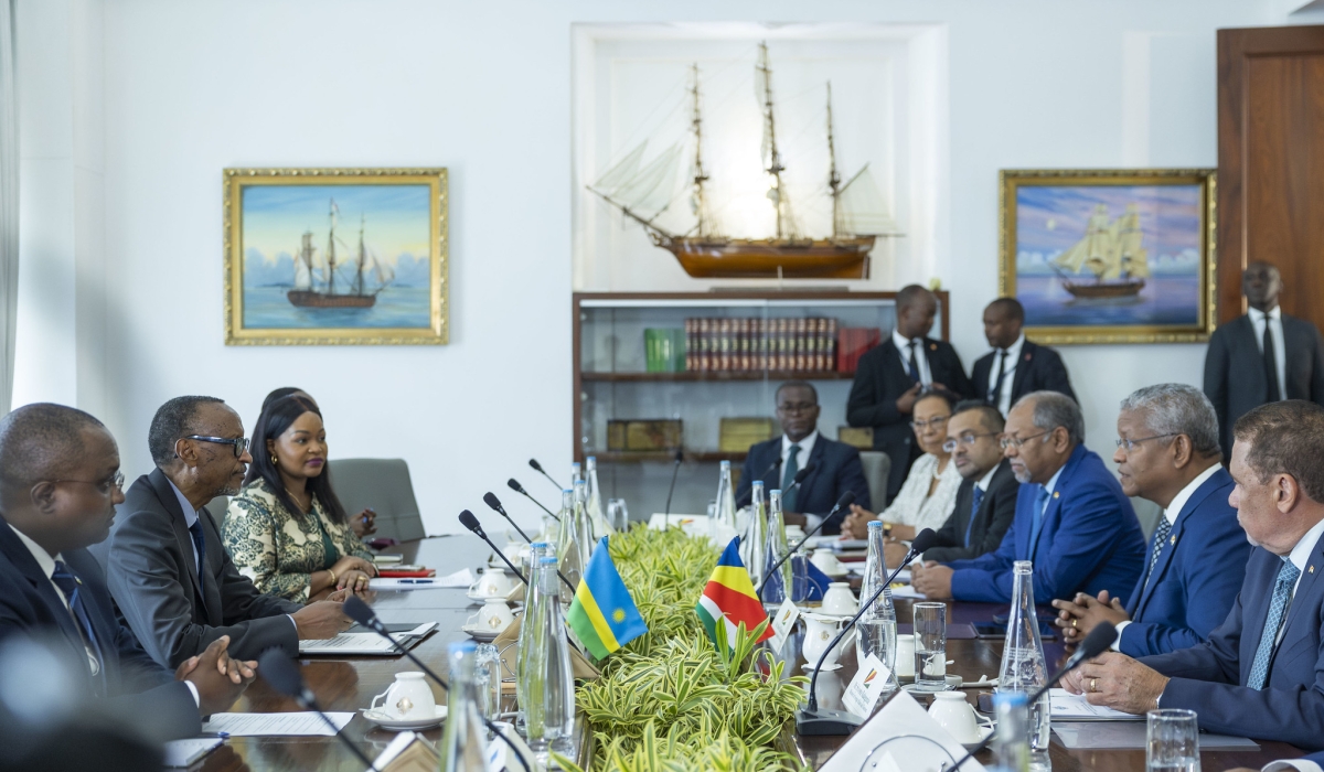 President Paul Kagame and his counterpart of Seychelles, Wavel Ramkalawan with both delegations during a bilateral meeting on Wednesday, June 28. Photo by Village Urugwiro