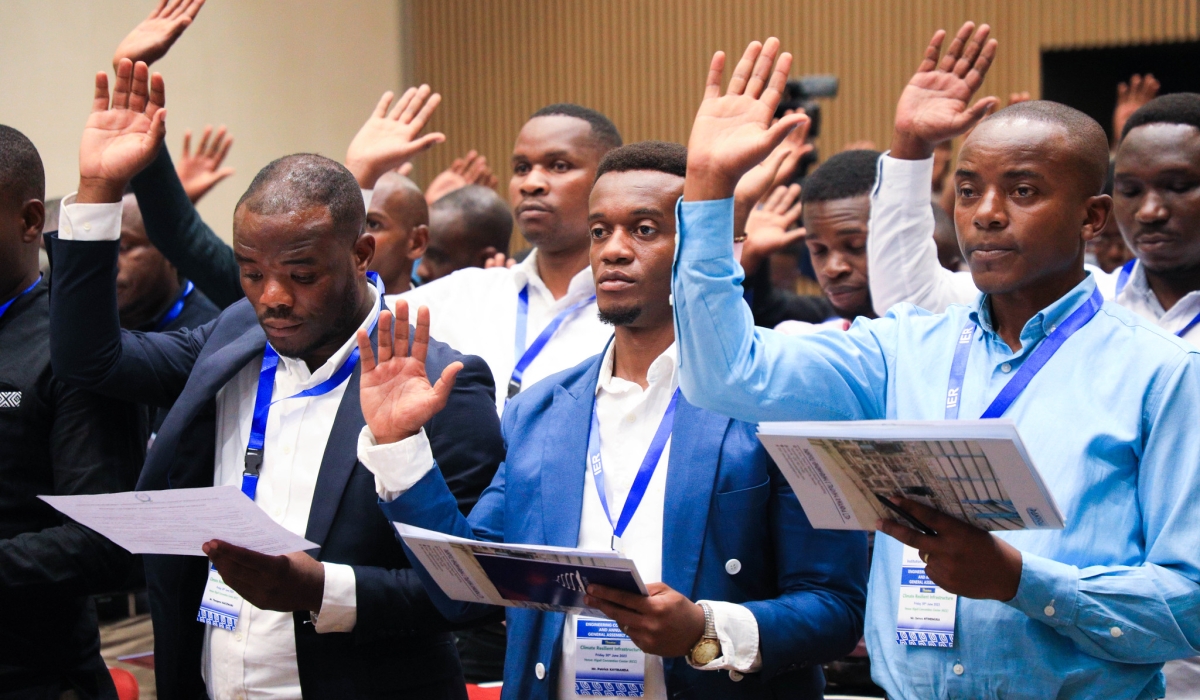 Some of the 124 new members of Institution of Engineers Rwanda take oath during an event to welcome them on Friday, June 30. All photos by Craish Bahizi.