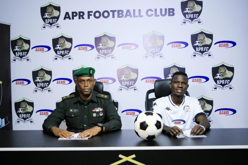 APR chairman Lt Col Charles Karasira and Burundian international midfielders Ismail ‘Pitchou’ Nshimirimana during the signing of the deal to join the Army side. Courtesy