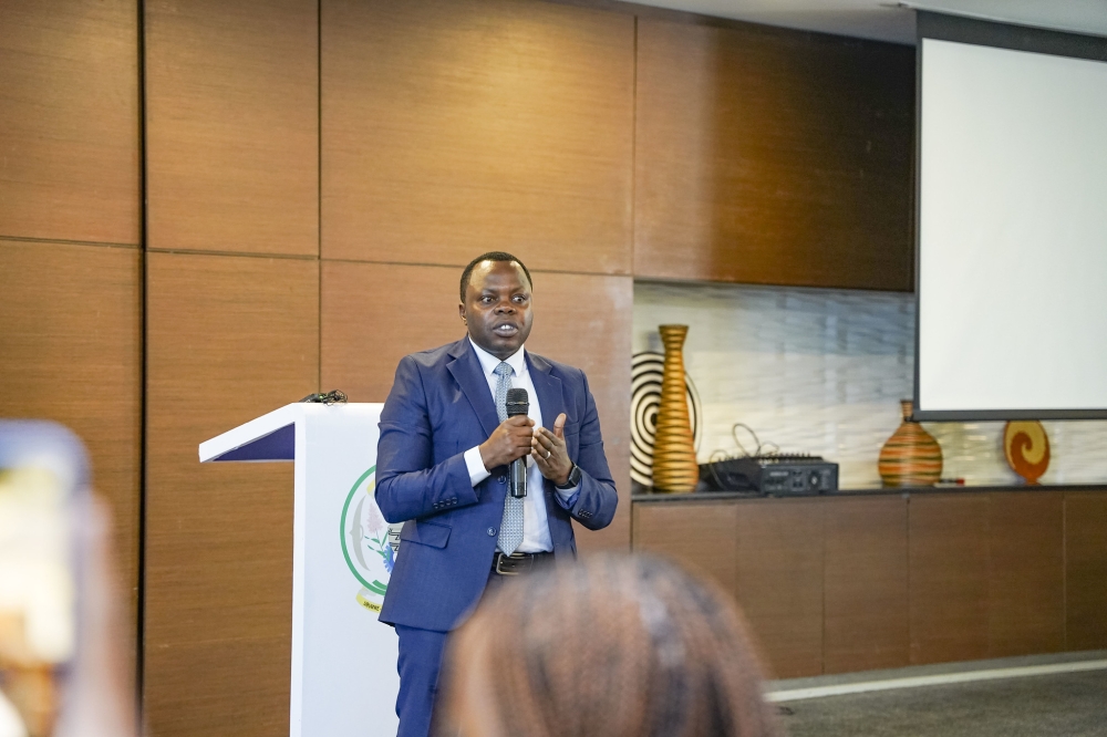 Abdallah Utumatwishima, the Minister for Youth, interacting with over 60 diaspora youth, who are on a two-week transformative tour of Rwanda. PHOTOS BY EMMANUEL DUSHIMIMANA