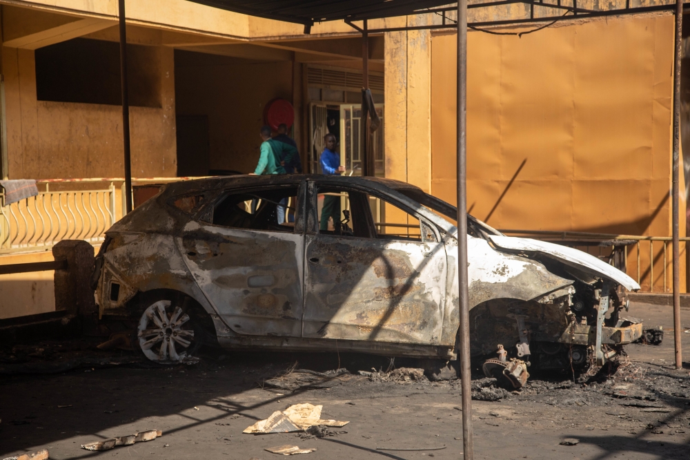 Fire engulfed one car and slightly damaged three others in an area called ‘mu Cyerekezo garage’ in Gatsata sector, Gasabo District, on July 11. Photo by Dan Gatsinzi