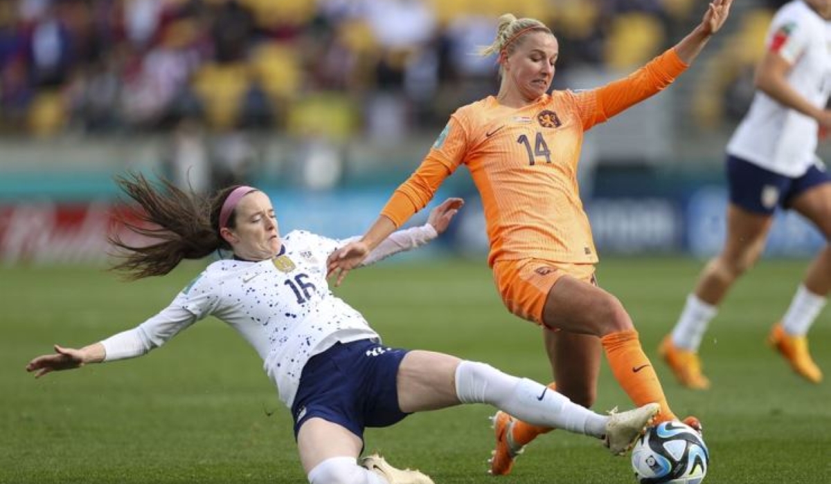 United States&#039; Rose Lavelle, left, attempts a tackle on Netherlands&#039; Jackie Groenen during the Women&#039;s World Cup Group E football match between the United States and the Netherlands in Wellington, New Zealand, July 27. AP-Yonhap