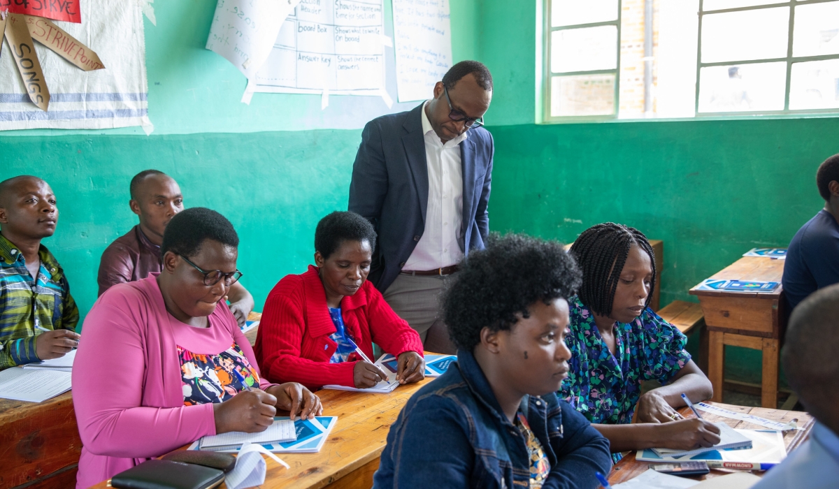 Gasapard Twagirayezu, the Minister of State for Primary and Secondary education inspects how teachers are trained during the launch of the training at Ecole Des Sciences de Musanze. Photos by Willy Mucyo