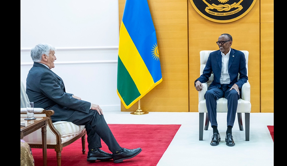 President Paul Kagame meets with Lt Gen (rtd) Romeo Dallaire, founder of the Dallaire Institute for Children, Peace, and Security, at Village Urugwiro on Tuesday, August 15. Photo by Village Urugwiro