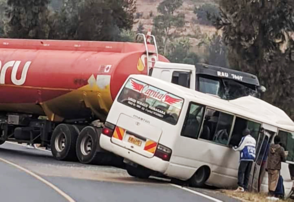 A scene of an accident that involved  a fuel truck and a passenger bus in Kamonyi district on the morning of Wednesday, August 16. Courtesy