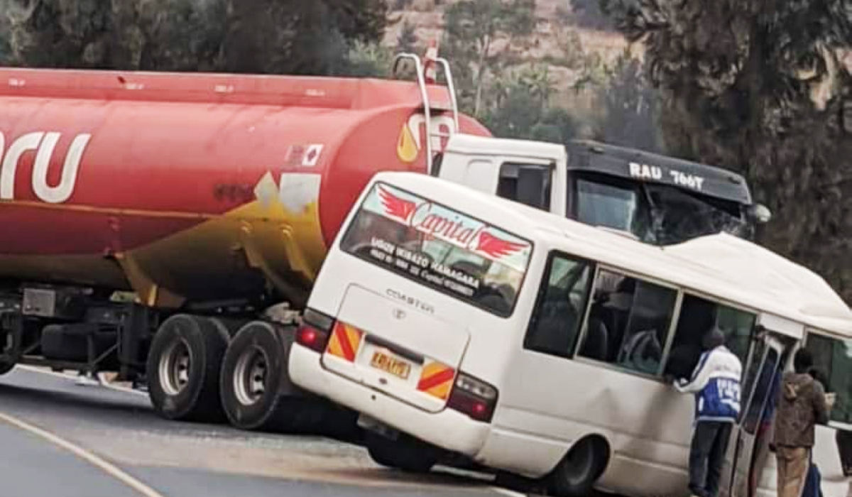 A scene of an accident that involved  a fuel truck and a passenger bus in Kamonyi district on the morning of Wednesday, August 16. Courtesy