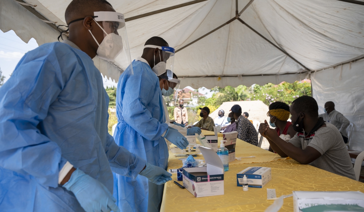 Residents during a mass testing exercise of the Covid 19 in Kigali. Photo by Craish Bahizi
