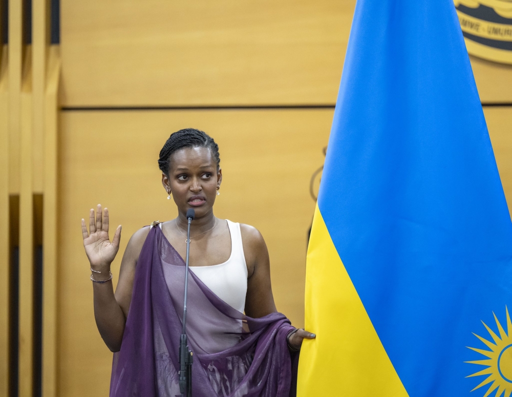 Sandrine Umutoni, the new Minister of State in the Minstry of Youth takes oath of office during the swearing in ceremony on Thursday, August 24. Village Urugwiro