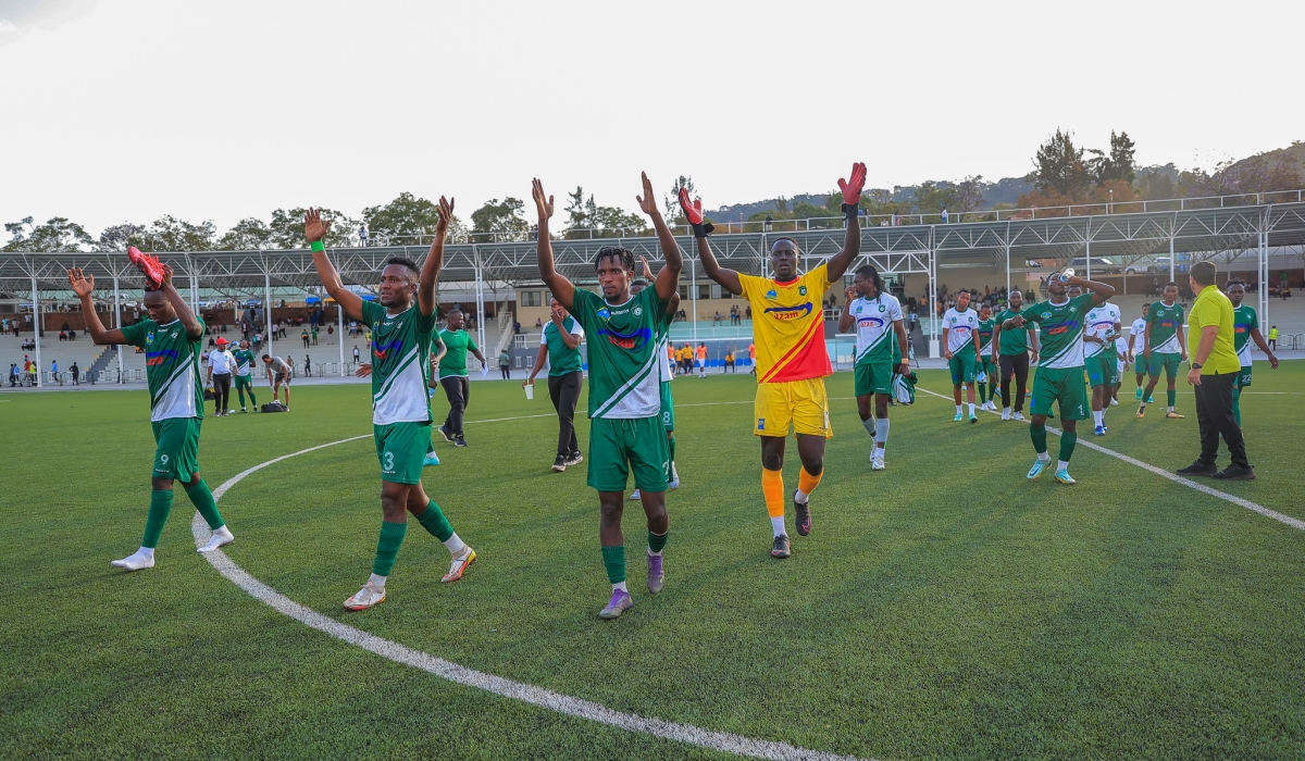 Players thank the supporters as  Kiyovu Sports beat city rivals AS Kigali 2-0 at Kigali Stadium on Saturday afternoon to register their first win of the season. All photos by Olivier Mugwiza