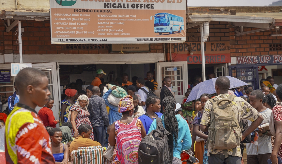 Travelers get stranded at Nyabugogo taxi park on their way to upcountry on August 24. Photo by Emmanuel Dushimimana