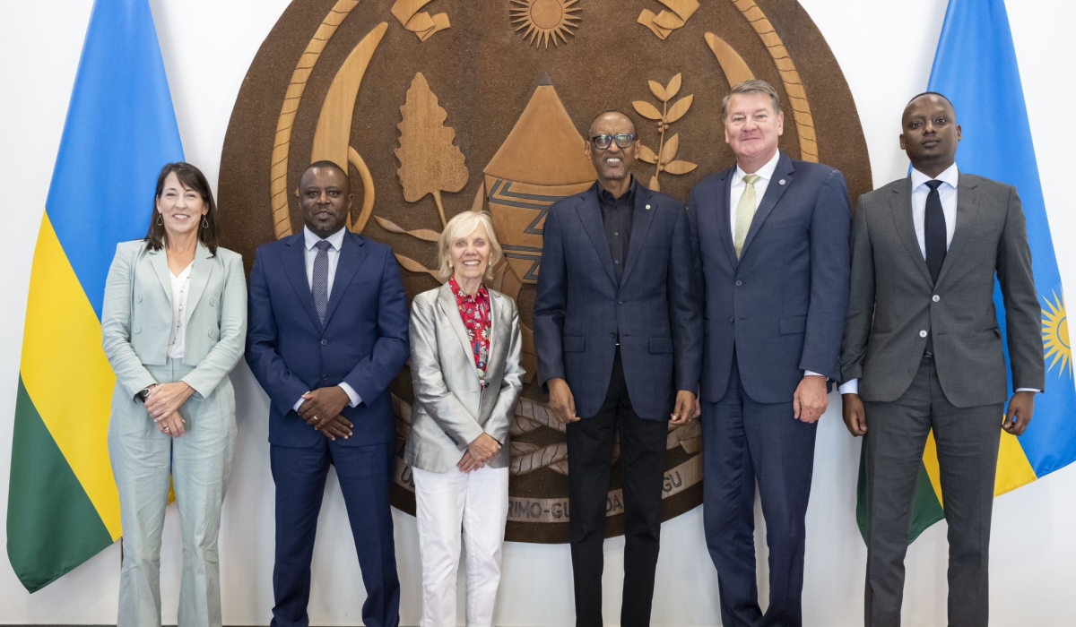 President Paul Kagame poses for a photo with   Kathy Magee, the President and CEO of Operation Smile after meeting at Village Urugwiro  on Wednesday, August 30. Photo by Village Urugwiro