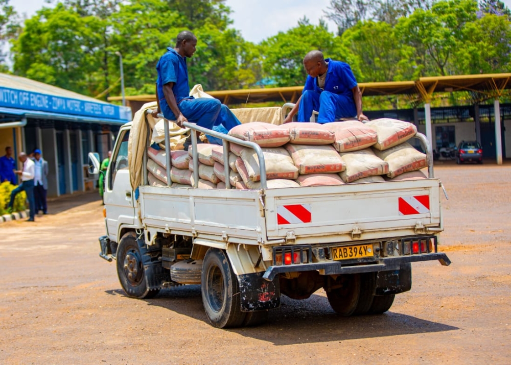The management of Young Africans SC on Friday, September 15, donated 200 sacks of cement and 200 iron sheets to the families affected by the floods in Western and Northern provinces. Courtesy
