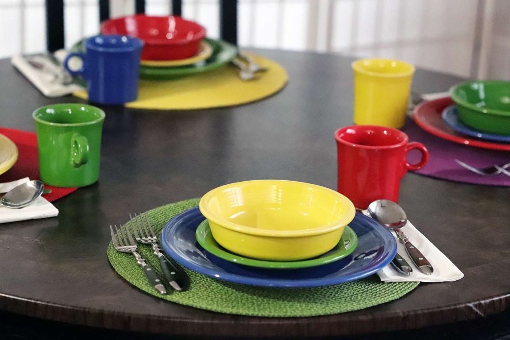 It is common practice to reserve specific dishware for guests. Net photo