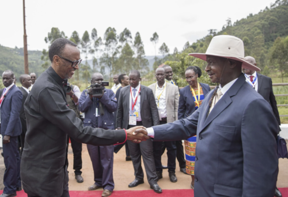 © Rwandan President Paul Kagame and his Ugandan counterpart Yoweri Museveni, in Kigali, February 21, 2020. Xinhua