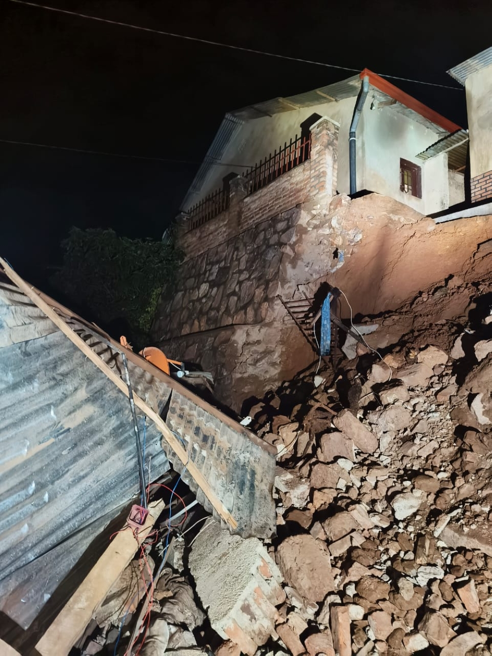 The wreckage caused by heavy rains when walls of a house on Kanyinya hill, in Ruhango Cell, Gisozi Sector of Gasabo District, caved in and killed a mother and two children on Wednesday, September 20, at night. Courtesy photo. COURTESY PHOTO