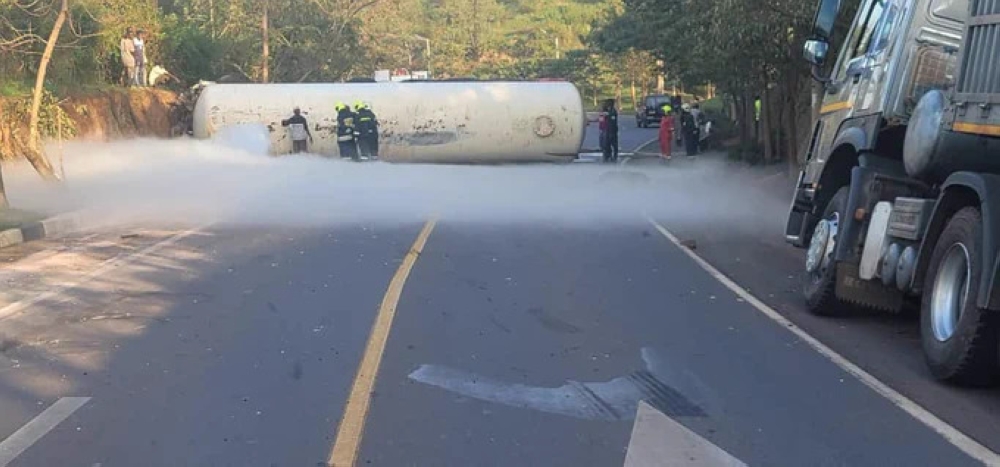 The accident involved a tanker truck transporting gas, which had blocked the road. Courtesy