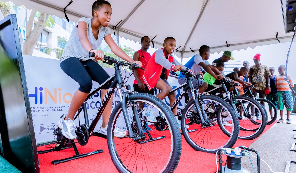 Ndabaga Cycling Team in collaboration with Rwanda Bookmobile and Spoke Academy, have organized a Car Free Day session. Courtesy
