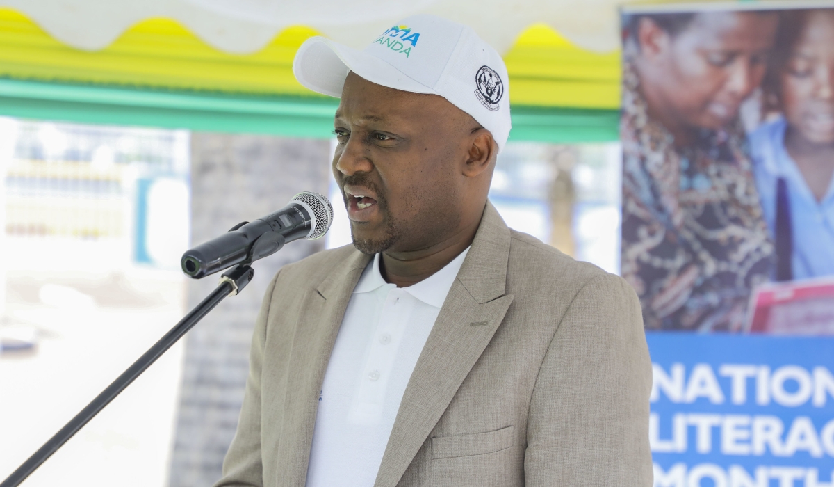 Nelson Mbarushimana, the Director-General of the Rwanda Education Board addresses participants during the Soma Rwanda campaign. Photos by Emmauel Dushimimana