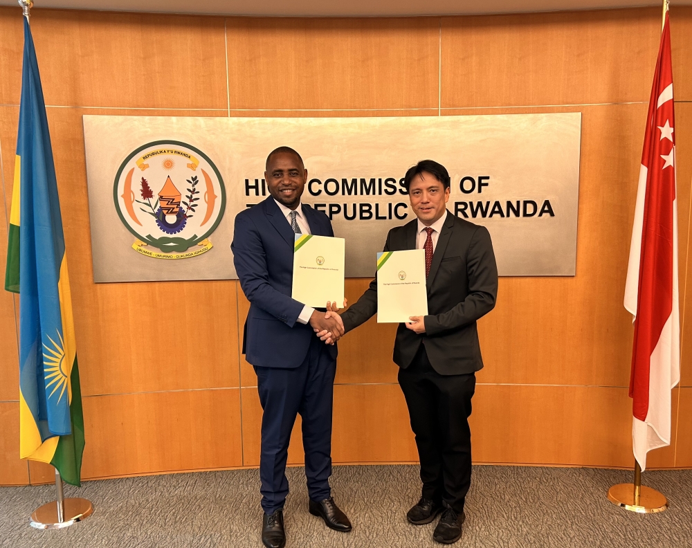 Rwanda’s High Commissioner to Singapore Jean de Dieu Uwihanganye and Wy Mun Kong, CEO of Singapore Cooperation Enterprise during the signing of the MoU on September 29. Courtesy