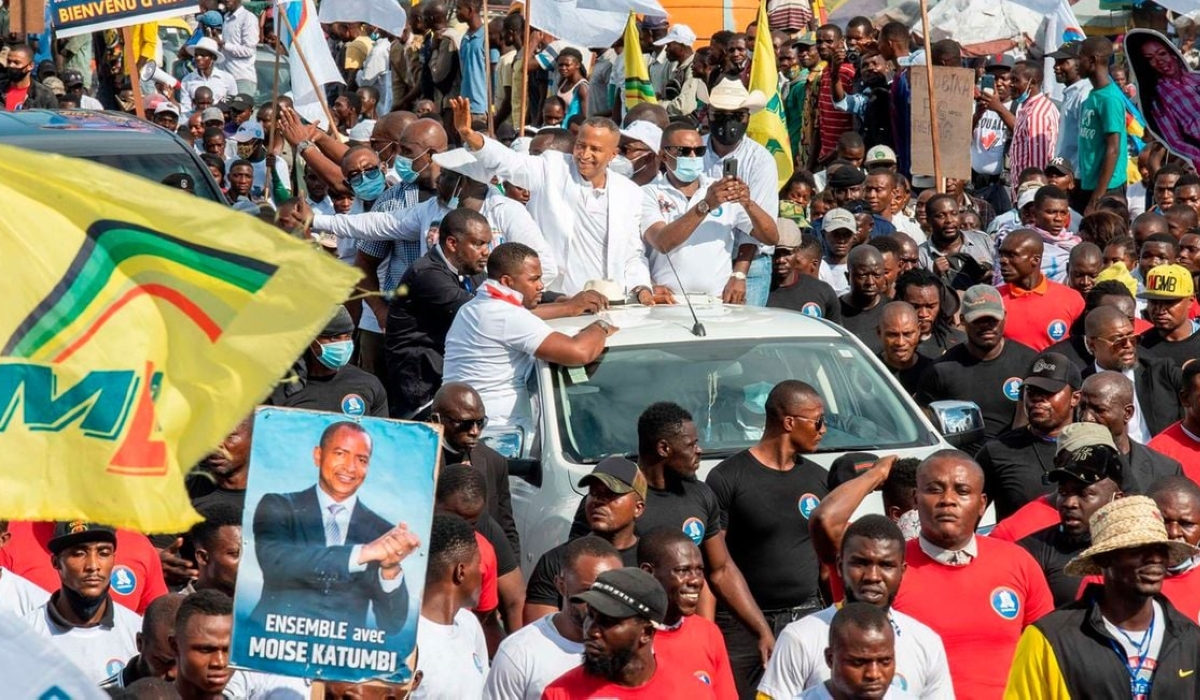 Businessman and opposition leader Moise Katumbi (C) waves to supporters in Kinshasa, DRC on November 6, 2020. PHOTO _ AFP