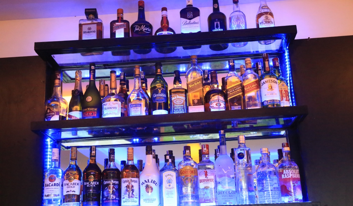 Rwanda National Police has said liquor stores and groceries in Kigali are turning into bars in an unlawful way that will not be overlooked by law enforcement agencies. Photo by Craish BAHIZI