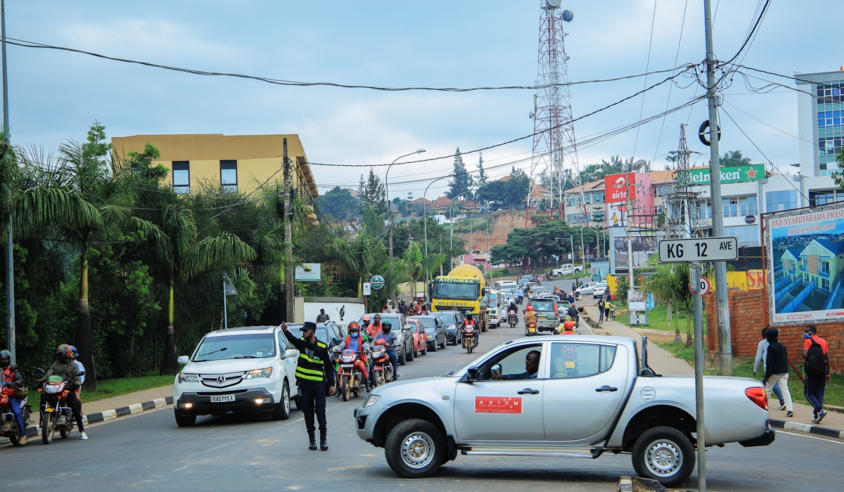 A traffic police officer tries to facilitate road users to decongest a street in Nyarutarama  in Kigali. The newly adopted innovative "Intelligent Transport System" called Moderato aimed at streamlining traffic flow in Kigali City. Photo by Craish Bahizi
