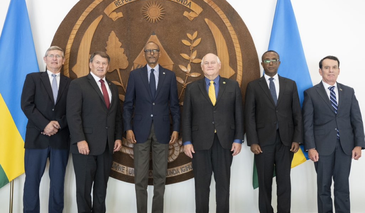 President Paul Kagame met with US Senator Mike Rounds and Congressman Ron Estes at Village Urugwiro, on Monday, October 9. Photo by Village Urugwiro