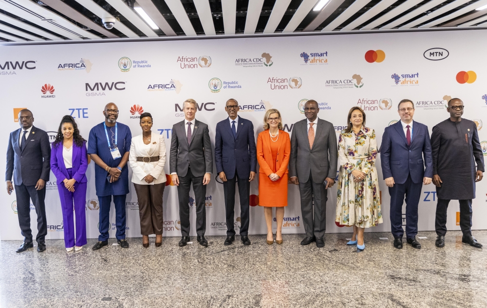 President Paul Kagame poses for a group photo with officials and delegates at the opening ceremony of the 2023 Mobile World Congress at Kigali Convention Centre on October 17. Addressing over 2500 participants, Kagame said there was an urgent need to address the gaps in mobile access and connectivity, noting that a significant portion of Africans remains offline. Photo: Olivier Mugwiza