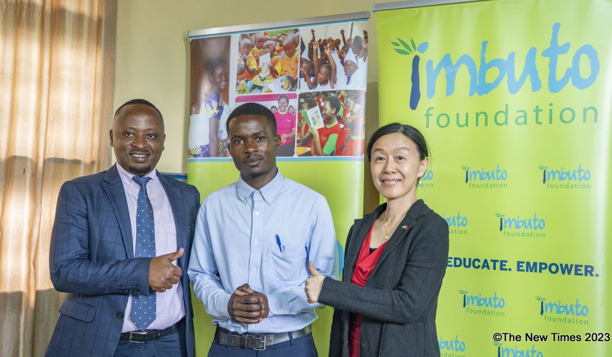 Lin Hang, Deputy Head of Mission at the embassy, and Jackson Vugayabagabo, Director-General of the Imbuto Foundation with one of the beneficiaries of the scholarships at TVET Nyamata. Emmanuel Dushimimana