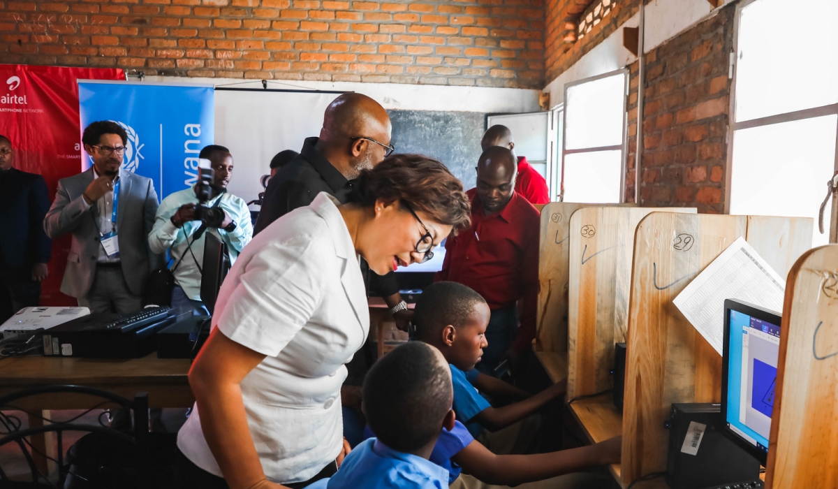 Airtel Rwanda, Min Yuan, the Deputy Representative of United Nations Children&#039;s Fund (UNICEF) Rwanda looks how children use computers. Photo by Craish Bahizi